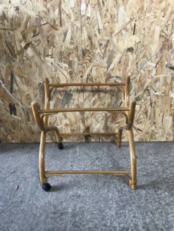 Ancien berceau bébé osier tressé