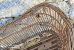 Ancien berceau en rotin à roulettes