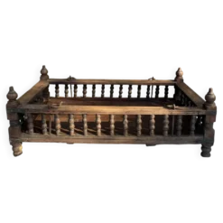Ancien berceau indien à suspendre en bois sculpté, XIXe / début XXe