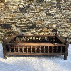Ancien berceau indien à suspendre en bois sculpté, XIXe / début XXe