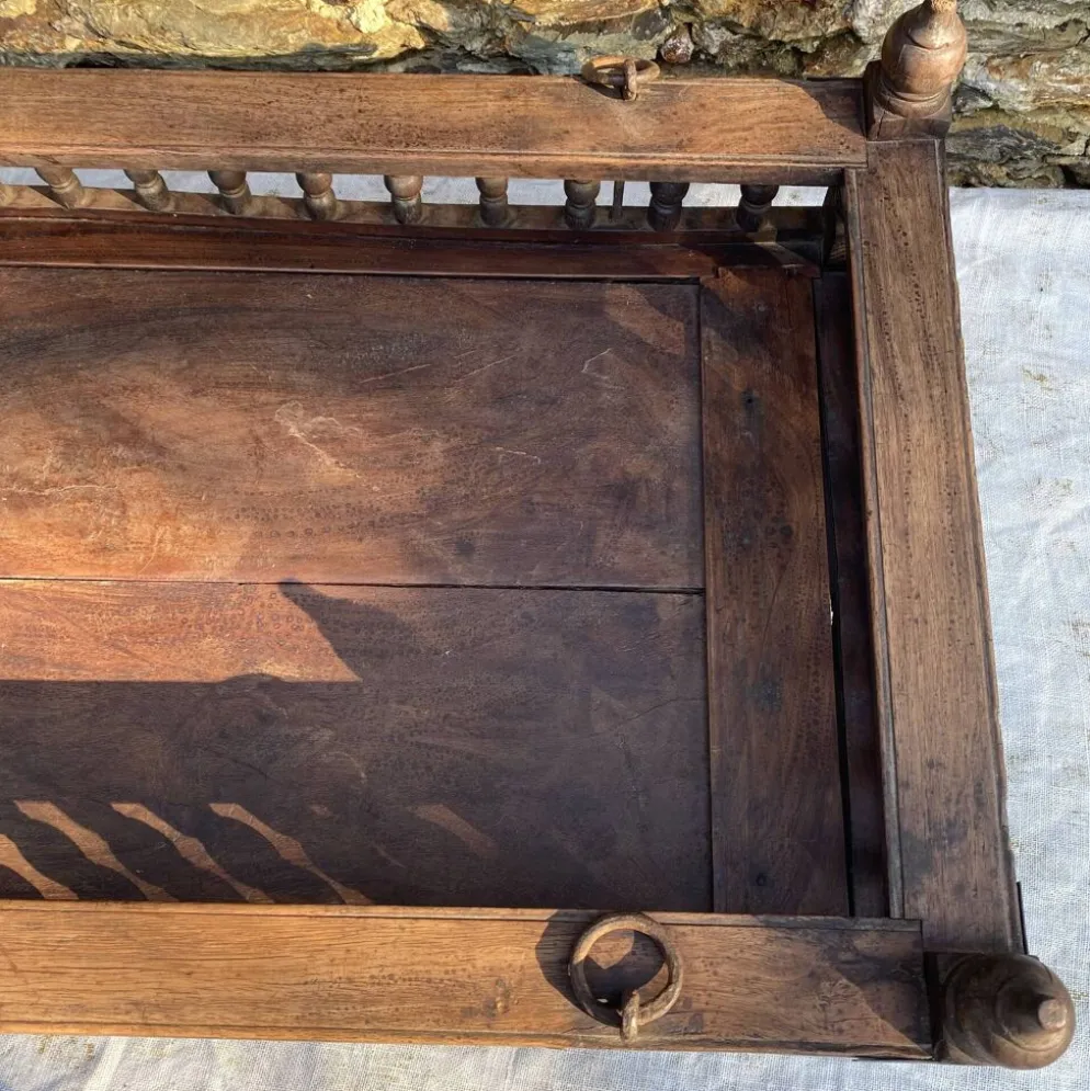 Ancien berceau indien à suspendre en bois sculpté, XIXe / début XXe