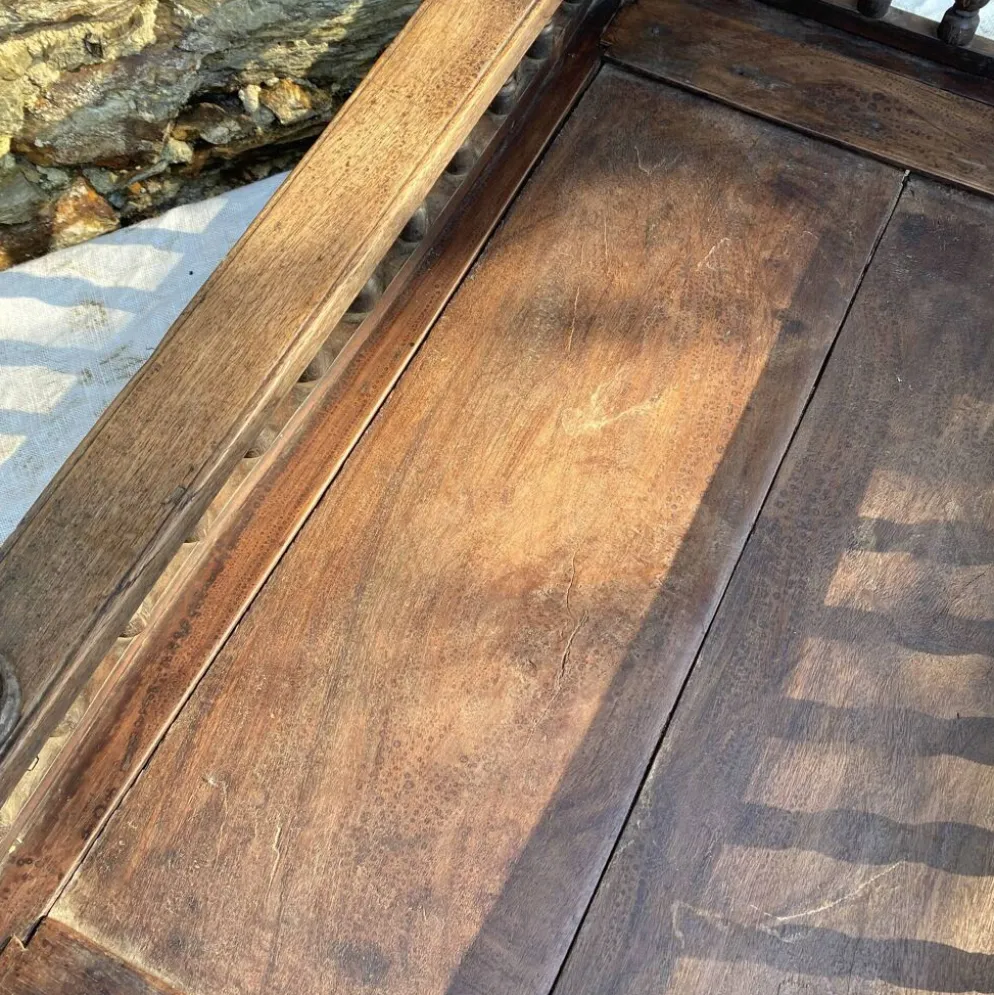 Ancien berceau indien à suspendre en bois sculpté, XIXe / début XXe