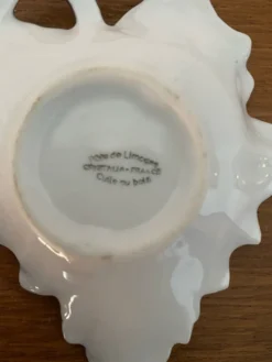 Ancien beurrier porcelaine Limoges forme feuille blanc & chromé vintage
