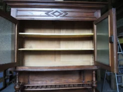 Ancien buffet 3-corps en bois massif
