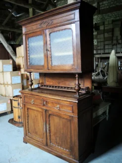 Ancien buffet 3-corps en bois massif