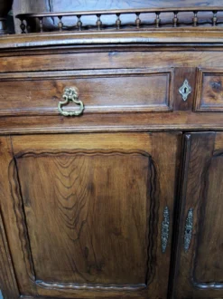 Ancien buffet 3-corps en bois massif