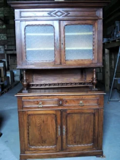 Ancien buffet 3-corps en bois massif