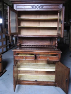 Ancien buffet 3-corps en bois massif