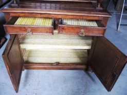 Ancien buffet 3-corps en bois massif