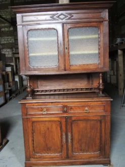 Ancien buffet 3-corps en bois massif