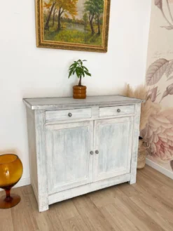 Ancien buffet de campagne en bois massif