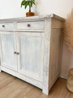 Ancien buffet de campagne en bois massif