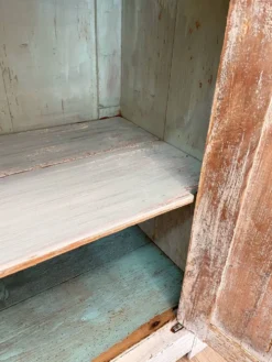 Ancien buffet de campagne en bois massif