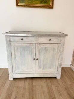 Ancien buffet de campagne en bois massif