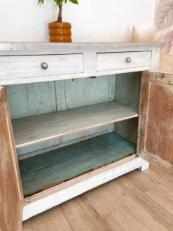 Ancien buffet de campagne en bois massif