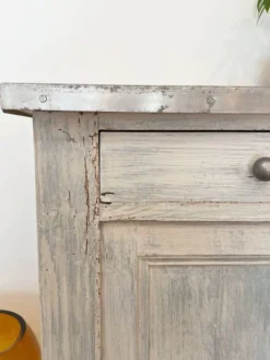 Ancien buffet de campagne en bois massif