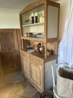 Ancien buffet, vaisselier double corps