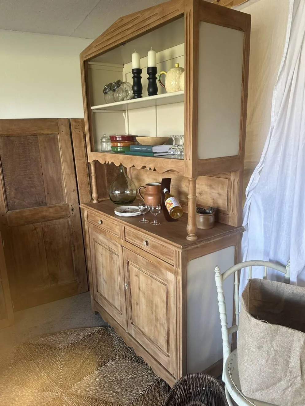 Ancien buffet, vaisselier double corps