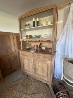 Ancien buffet, vaisselier double corps