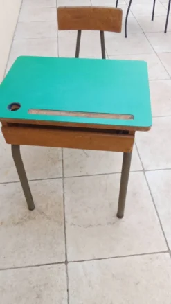 Ancien bureau d'école vintage