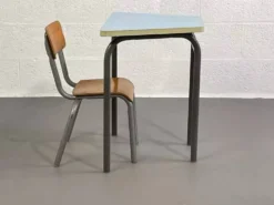Ancien bureau d'écolier avec sa chaise mullca assortie