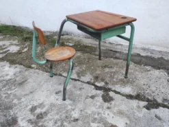 Ancien bureau d'enfant monobloc