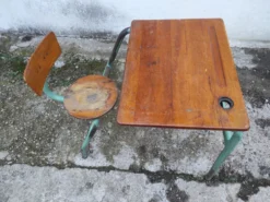 Ancien bureau d'enfant monobloc