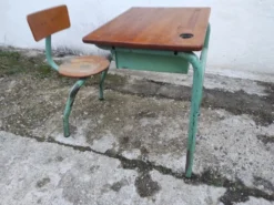 Ancien bureau d'enfant monobloc