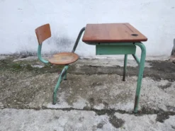 Ancien bureau d'enfant monobloc