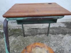 Ancien bureau d'enfant monobloc
