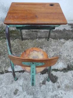 Ancien bureau d'enfant monobloc