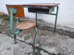 Ancien bureau d'enfant monobloc