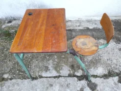 Ancien bureau d'enfant monobloc