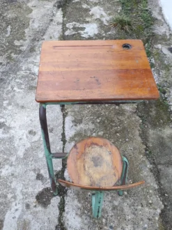Ancien bureau d'enfant monobloc