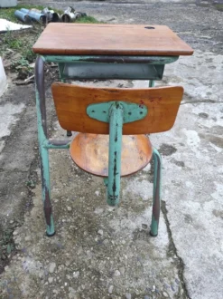 Ancien bureau d'enfant monobloc