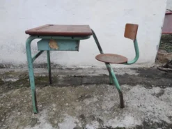 Ancien bureau d'enfant monobloc