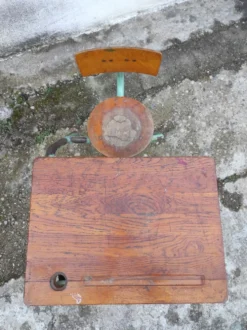 Ancien bureau d'enfant monobloc