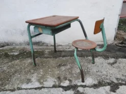 Ancien bureau d'enfant monobloc