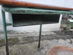 Ancien bureau d'enfant monobloc