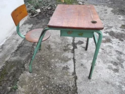 Ancien bureau d'enfant monobloc