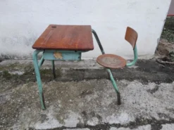 Ancien bureau d'enfant monobloc