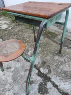 Ancien bureau d'enfant monobloc