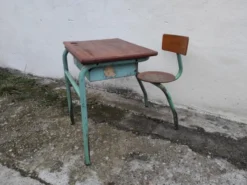 Ancien bureau d'enfant monobloc