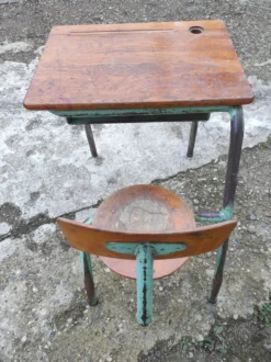 Ancien bureau d'enfant monobloc