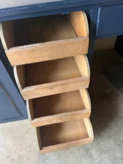 Ancien bureau des années 80 repeint en bleu