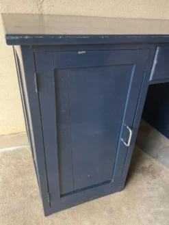 Ancien bureau des années 80 repeint en bleu