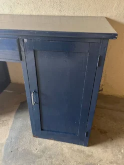 Ancien bureau des années 80 repeint en bleu
