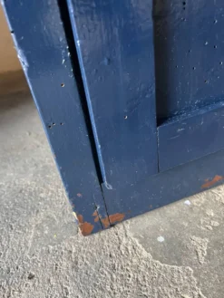 Ancien bureau des années 80 repeint en bleu