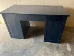 Ancien bureau des années 80 repeint en bleu