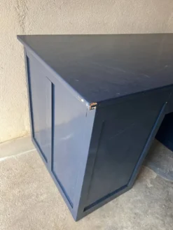 Ancien bureau des années 80 repeint en bleu